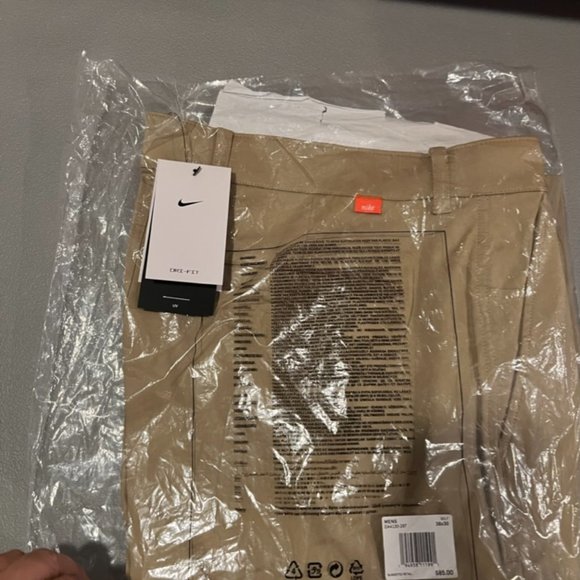 Nike Slim Fit Golf Chinos New with Tags - Picture 3 of 3